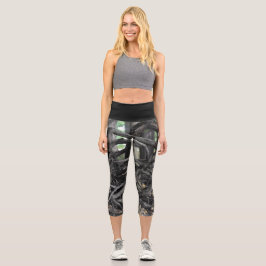 Liebe eines gefallenen Baumes Capri Leggings