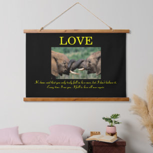 LIEBE Elephant in Trunking-Liebe Wandteppich Mit Holzrahmen