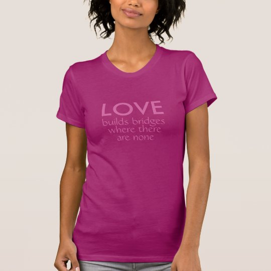 Liebe errichtet Brücken-Shirts u. -jacken T-Shirt