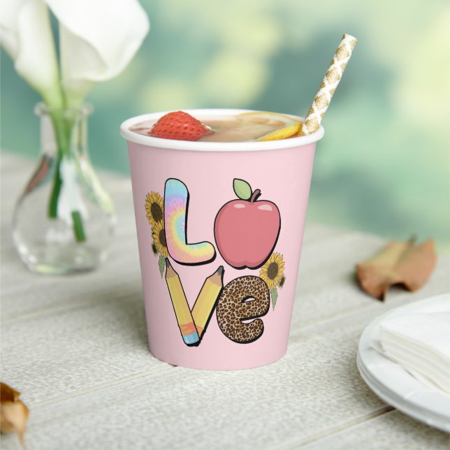 Liebe - Farbiges Lehrerdesign mit Apple & Stift Pappbecher (In Situ)
