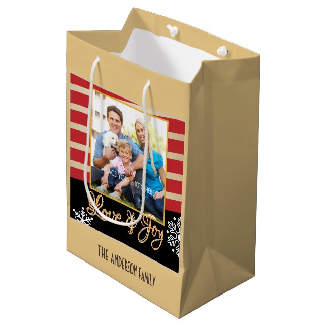 Liebe & Freude, Foto Personalisiert Weihnachten Mittlere Geschenktüte (Vorderseite Schrägansicht)