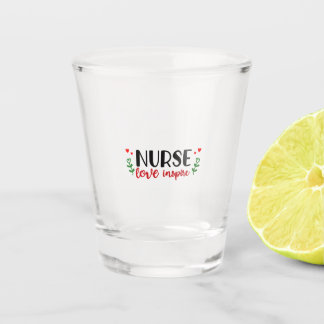 Liebe für Krankenpflege Inspiriert Schnapsglas