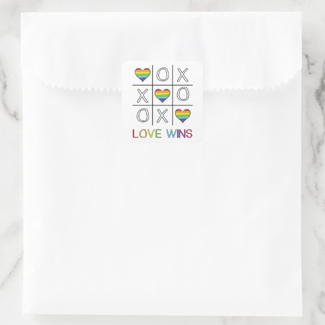 Liebe gewinnt die Herzen des Regenbogen-Gay Pride  Quadratischer Aufkleber (Tasche)