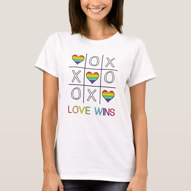 Liebe gewinnt die Herzen des Regenbogen-Gay Pride  T-Shirt (Vorderseite)