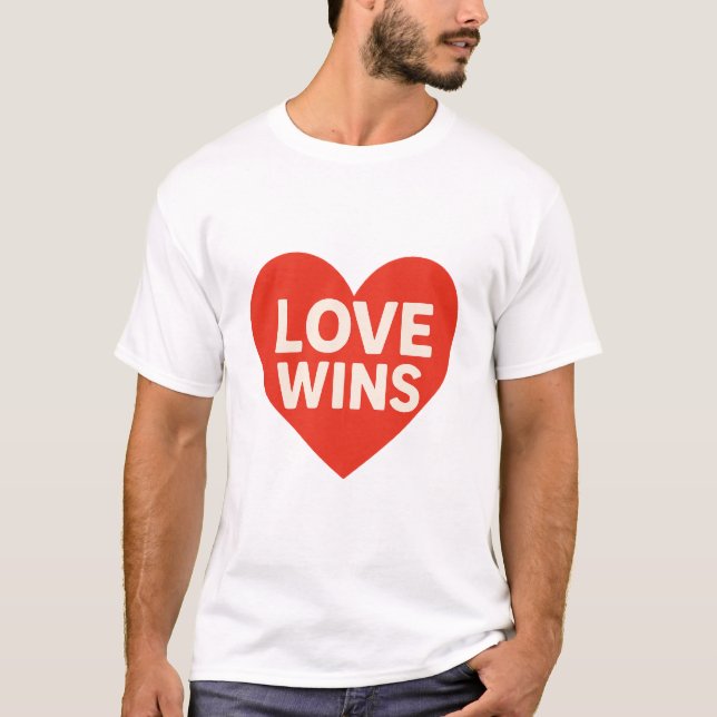 Liebe gewinnt Herzdesign-T - Shirt (Vorderseite)