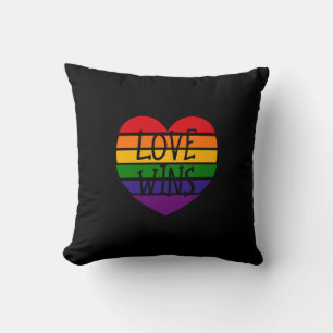 Liebe gewinnt Regenbogenherz Kissen