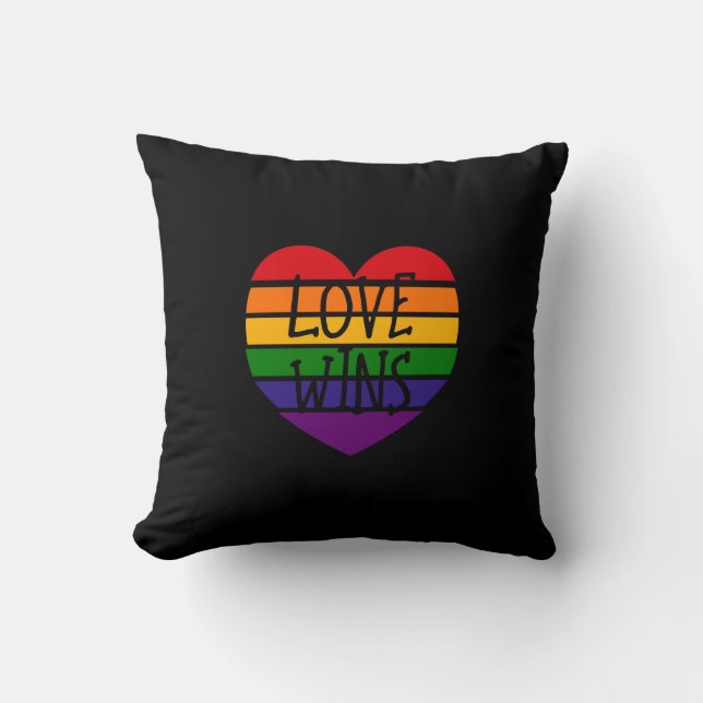Liebe gewinnt Regenbogenherz Kissen (Vorderseite)