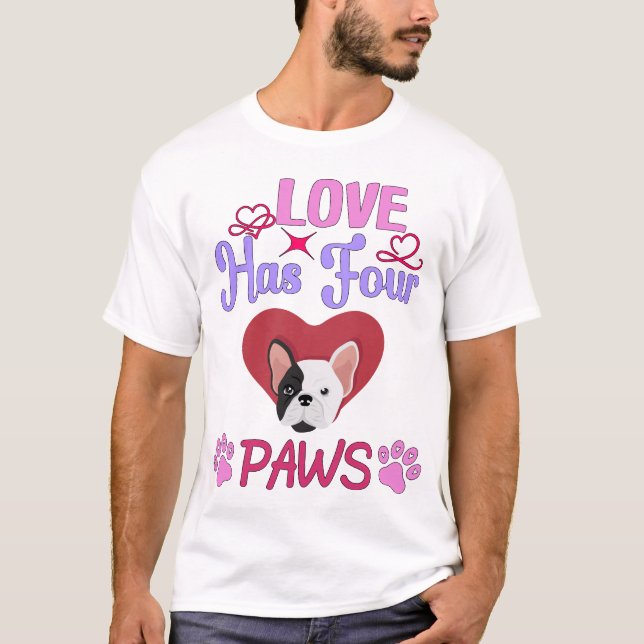 Liebe hat vier Paws Valentinstag Bulldogie T-Shirt (Vorderseite)