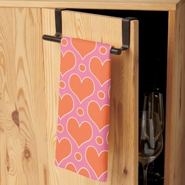 Liebe Herz und Polka Dots Muster in Rosa, Orange Geschirrtuch (Drittel gefaltet)