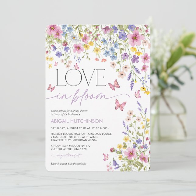 Liebe im Bloom Butterfly-Brautparty Einladung (Stehend Vorderseite)