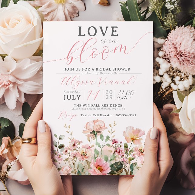 Liebe im blutrosa Wildblume Garten Brautparty Einladung (Love is in boom elegant cute pink floral wildflower bridal shower invitation, blush, green, blooming)