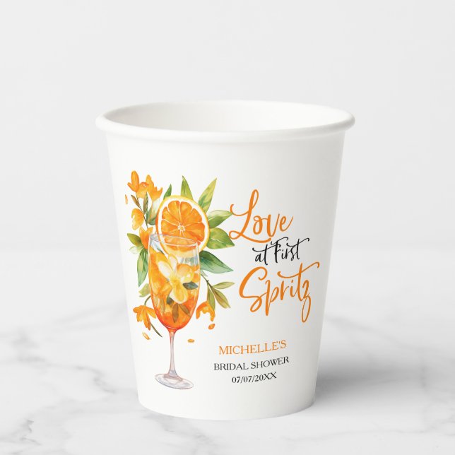 Liebe im ersten Spritz Summer Cocktail Brautparty Pappbecher (Vorderseite)