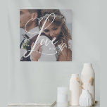 Liebe in elegantem Skript | Ihr Foto mit Herz Leinwanddruck<br><div class="desc">Dieser wunderschöne Leinwand-Druck enthält das Wort "Liebe" in eleganter,  Wirbler Kalligrafie-Schrift,  mit ]Ihrem bevorzugten persönlichen Foto und einem handgeschriebenen,  gedrehten Herz. Sie können Ihre Initialen oder Monogramme hinzufügen,  oder den Namen aller geliebten Personen wie Ihre Mutter,  Oma,  Familie oder Ehefrau. Auch macht die perfekte Hochzeit Sake für die Neuvermählten.</div>