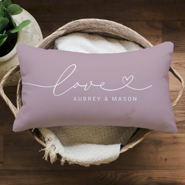 Liebe in Heftschrift Lilac Custom Monogram Lendenkissen (Von Creator hochgeladen)