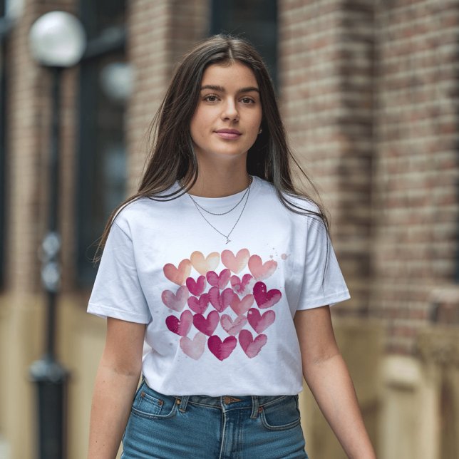Liebe in jedem Stich | Valentinisches Rosenherz T-Shirt (Von Creator hochgeladen)
