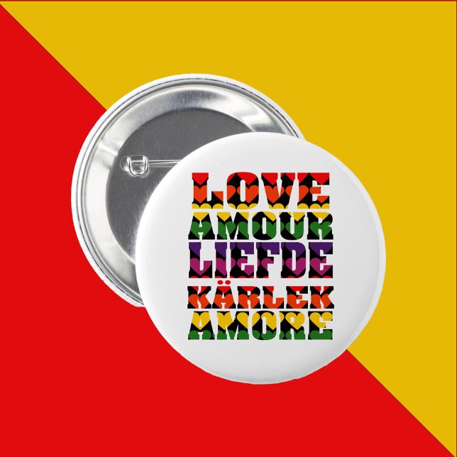 Liebe in vielen Sprachen Dunkle Rainbow Hearts Button (A pin back button that says Love in English, French, Dutch, Swedish and Italian with rainbow hearts)