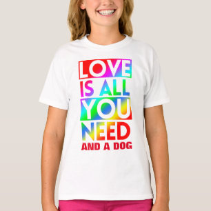 LIEBE IST ALLES, WAS DU BRAUCHST, UND EIN HUND T-Shirt