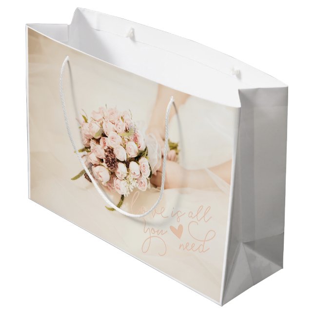 Liebe ist alles, was Sie brauchen - Hochzeit Große Geschenktüte (Rückseite Schrägansicht)