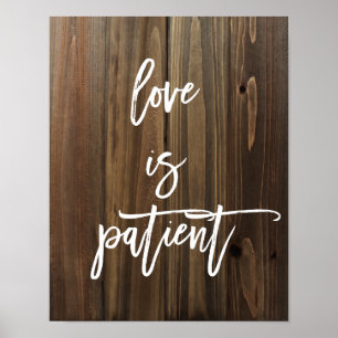 Liebe ist auf Plakat des Imitat-Holz-  geduldig