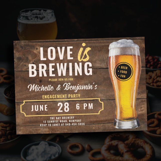 Liebe ist Bierbrauen Rustikale Coupels Verlobung Einladung (love is brewing beer engagement party invitation brewery party rustic wood board)