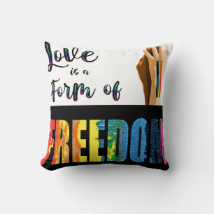 Liebe ist eine Form von Freedom Throw Kissen