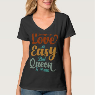 Liebe ist einfach, aber Königin ist beschäftigt sa T-Shirt