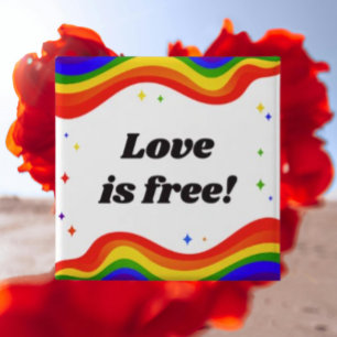 Liebe ist frei: Regenbogen-Stolz-Button Button
