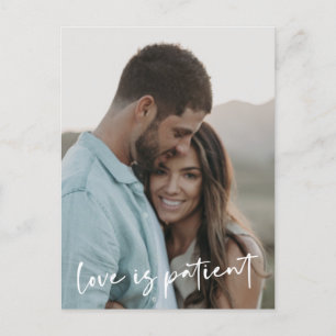 Liebe ist geduldig   New Date Modern Script Foto Ankündigungspostkarte