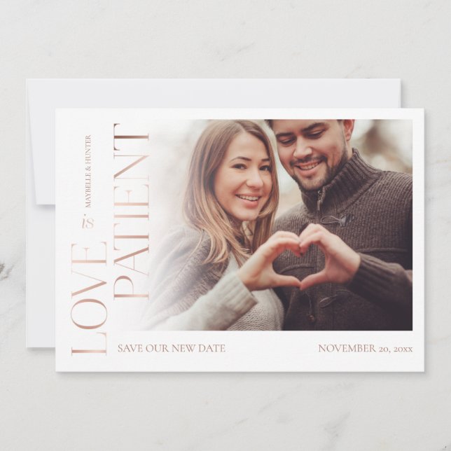 Liebe ist geduldige Rose Gold Burgund Florals Foto Save The Date (Vorderseite)