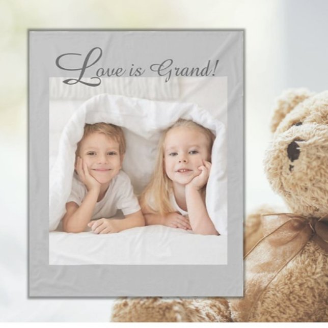 Liebe ist Grand! Grandkids-Foto Fleecedecke (Von Creator hochgeladen)