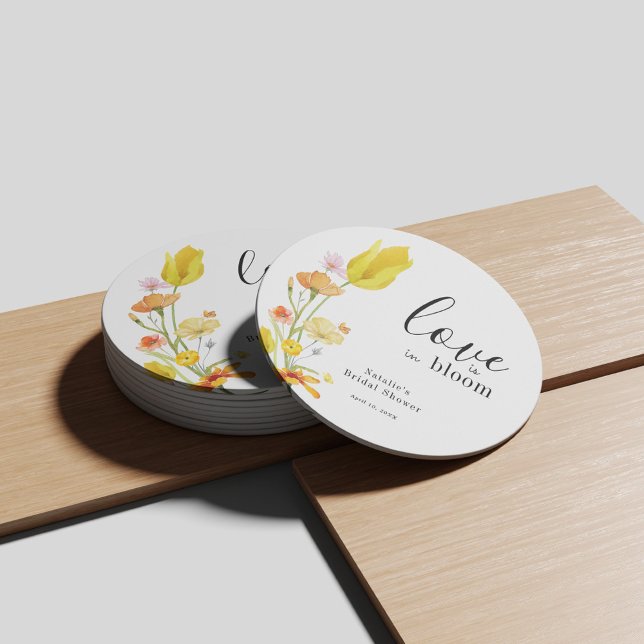 Liebe ist im Brautparty der Bloom Spring Wildblume Runder Pappuntersetzer (Von Creator hochgeladen)