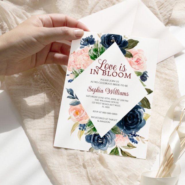 Liebe ist in Bloom Navy & Pink Blume Brautparty Einladung (Von Creator hochgeladen)