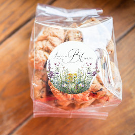 Liebe ist in Bloom Wildblume Blumenkohl Brautparty Runder Aufkleber