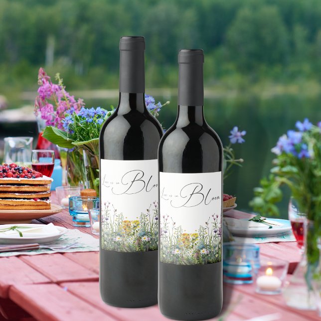 Liebe ist in Bloom Wildblume Blumenkohl Brautparty Weinetikett (Von Creator hochgeladen)