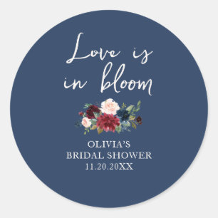 Liebe ist in Blüten Floral Brautparty Runder Aufkleber