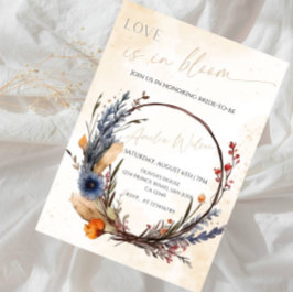 Liebe ist in Blüten-Hochzeitsdusche - Florales Gar Einladung