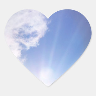 Liebe ist in der Wolkenaufkleber geschrieben Herz-Aufkleber