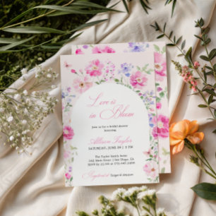 Liebe ist in voller Blüte Rosa Floralbogen Brautpa Einladung