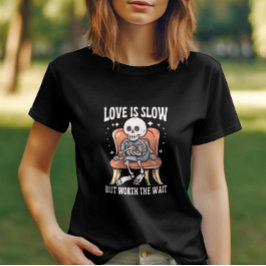 Liebe ist langsam, aber es lohnt sich, das Wartequ T-Shirt