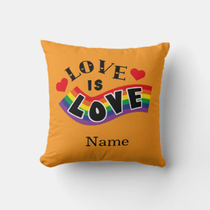 Liebe ist Liebe Regenbogenband-Typografie mit Herz Kissen