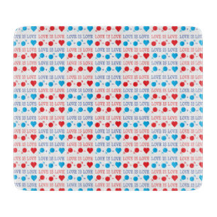 LIEBE ist LIEBE-Zitat in rot und blau Schneidebrett