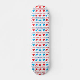 LIEBE ist LIEBE-Zitat in rot und blau Skateboard