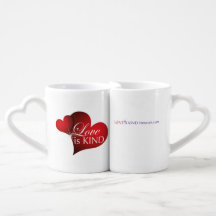 Liebe ist nette rote Herzen zwei Set-Herz-Tassen
