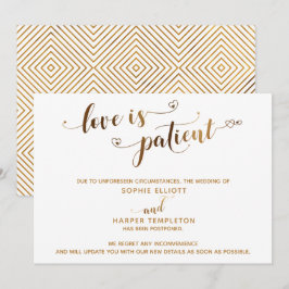 Liebe ist Patient, der die HochzeitGold-Script-Kar Einladung