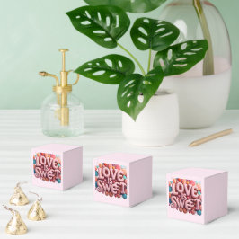 Liebe ist süße Valentinstag-Hochzeitstypografie Geschenkschachtel