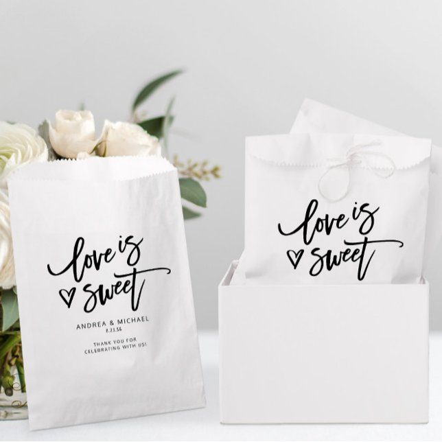 Liebe ist Sweet Modern Fun Wedding Heart Handwriti Geschenktütchen (Love is Sweet Wedding Candy Favor Bags)