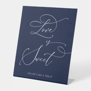 Liebe ist Sweet Navy Blue Minimalistisch Hochzeits Sockelschild
