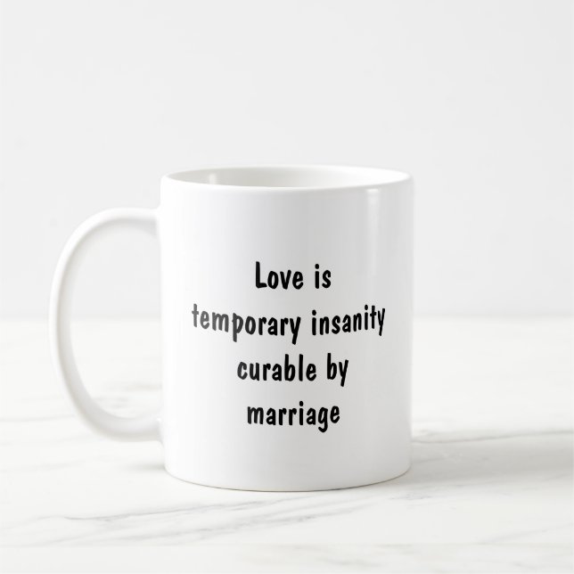Liebe ist vorübergehender Wahnsinn, der durch Heir Kaffeetasse (Links)