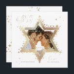 Liebe Joy Lago Maggiore Feiertagskarte<br><div class="desc">Eleganter Hanukkah-Stern von David Foto Hanukkah-Karte mit einem eleganten Typografie-Design "Liebe Joy Light" in Imitat Gold. Die glühenden Goldstars schaffen den Stern von David mit einem Foto-Platzhalter, der in den Stern von David platziert wird. Auf der Rückseite befindet sich ein eleganter, funkelnder Stern von David Design. Kunst von Moodthology Papery....</div>