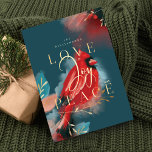 Liebe Joy & Peace Red Kardinal Watercolor Jade Feiertagskarte<br><div class="desc">Unsere Weihnachtskarte im Kardinal verkörpert Wärme, Leben und Energie, die von der Natur inspiriert werden. Ausdrückliche Pinsel- und Stiftöne werden mit unserem künstlerisch stilisierten Vogelkunstwerk Roter Kardinal kombiniert. Das Gefühl der Liebe, der Freude und des Friedens hervorheben. Die Farben Rot, Rot, Schwarz, Schwarz, Schwarz, Saphirblau und Dunkelgolden sind in einem...</div>